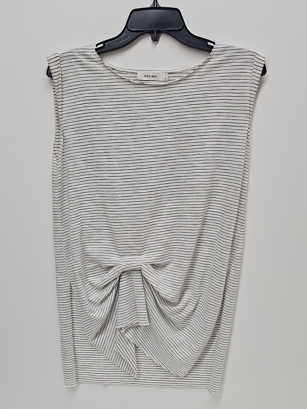 Mod Ref Black-and-White Striped Knot-Front Tank Size Small